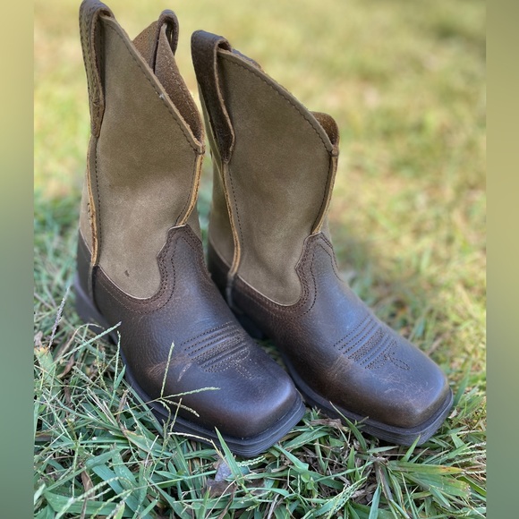 KIDS ARIAT SIZE 10 BOOTS - Picture 3 of 6